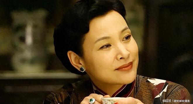 她搞砸85年春晚弃养双胞胎孤儿演入美籍后又回国捞金
